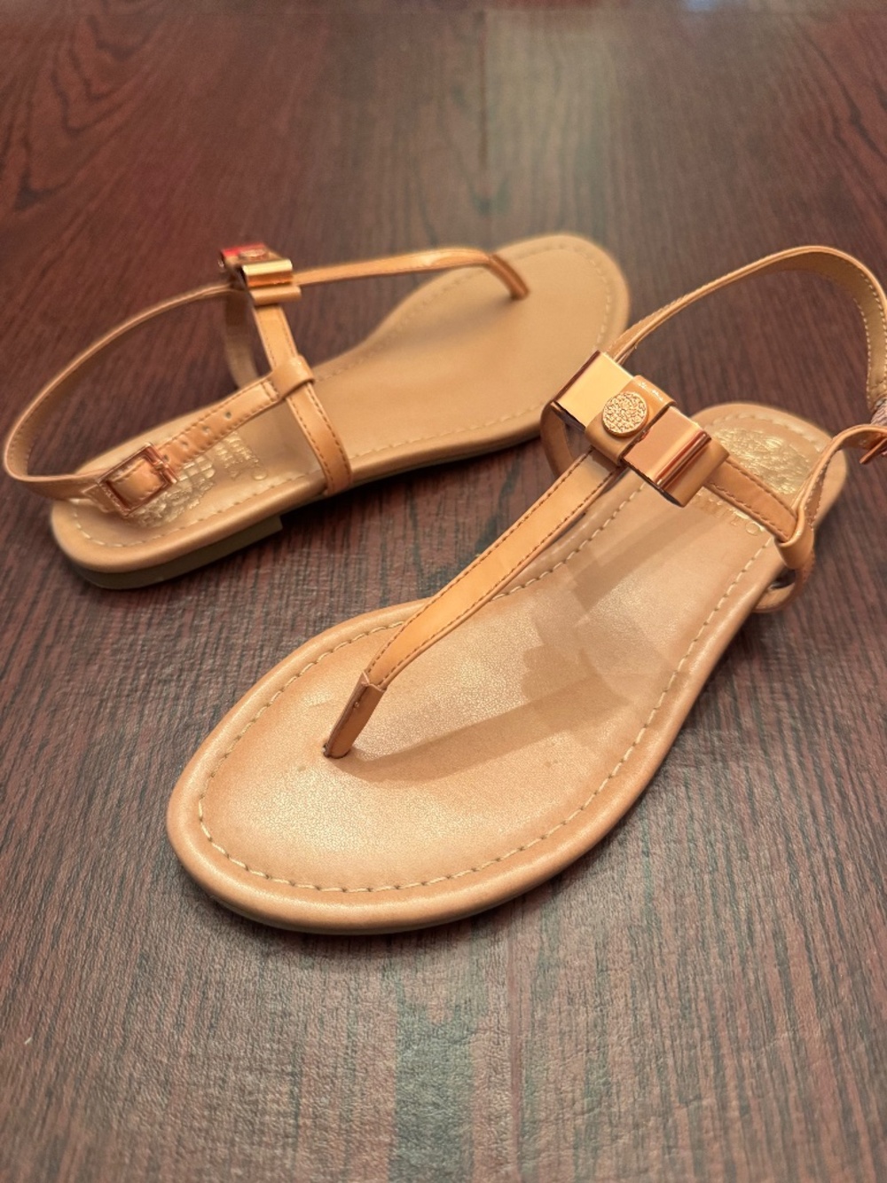 Vince Camuto Malinda Patent Leather Thong Sandals Tan Rose Gold Bow Size 6B